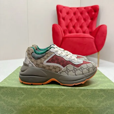 グッチ スニーカー