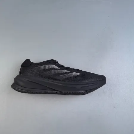 アディダス スニーカー