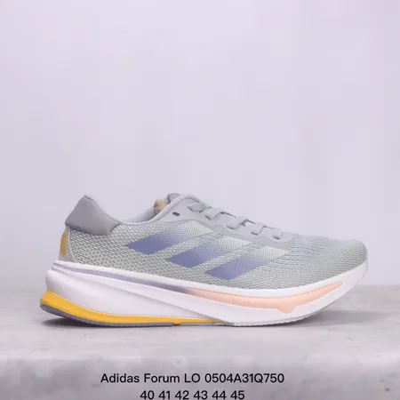 アディダス スニーカー