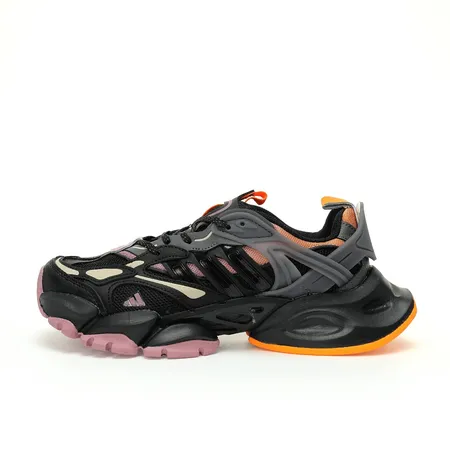 アディダス スニーカー