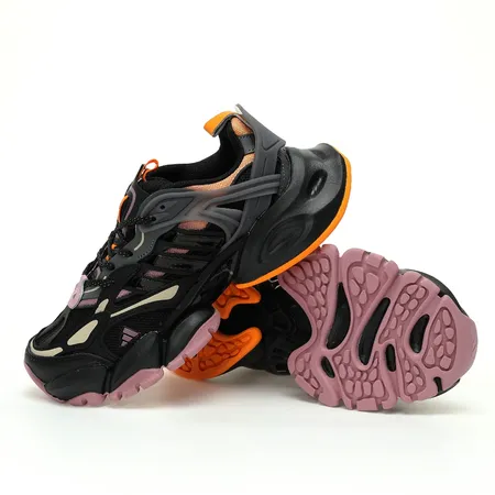 アディダス スニーカー