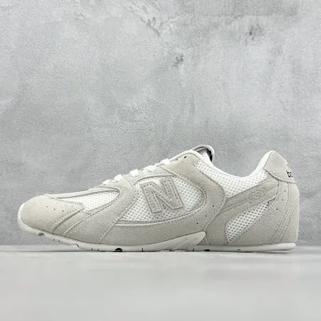 ミュウミュウ スニーカー