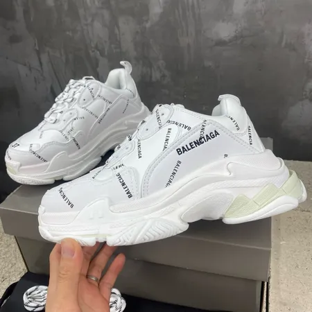 バレンシアガ スニーカー