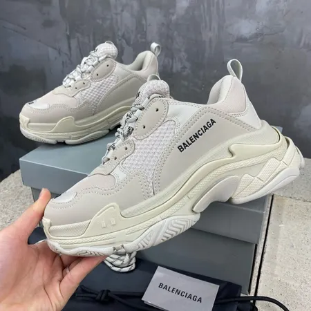 バレンシアガ スニーカー