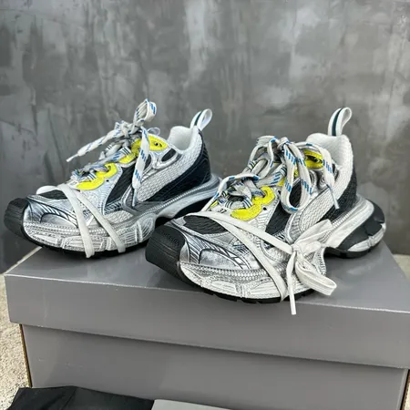 バレンシアガ スニーカー