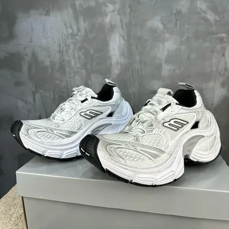 バレンシアガ スニーカー