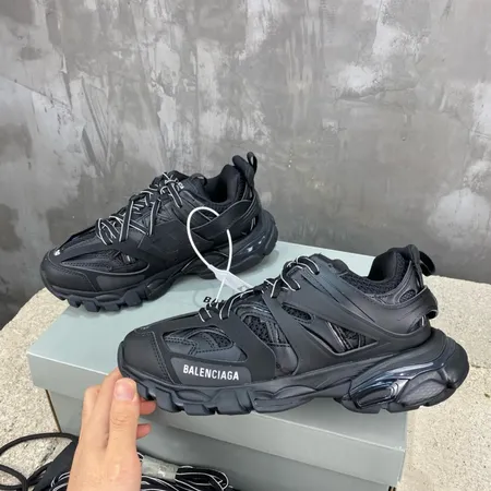 バレンシアガ スニーカー