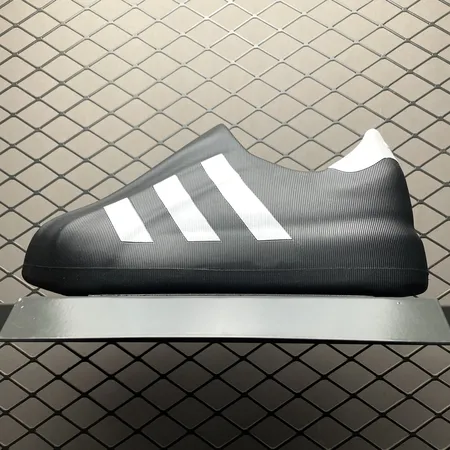 アディダス カジュアルシューズ