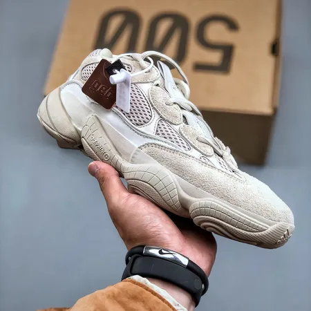 アディダス スニーカー