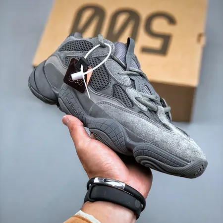 アディダス スニーカー