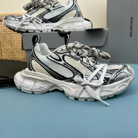 バレンシアガ スニーカー