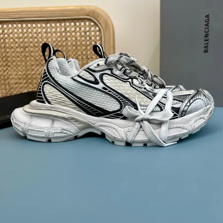 バレンシアガ スニーカー