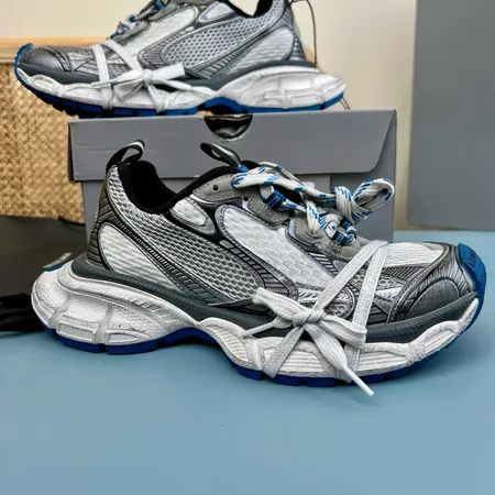 バレンシアガ スニーカー