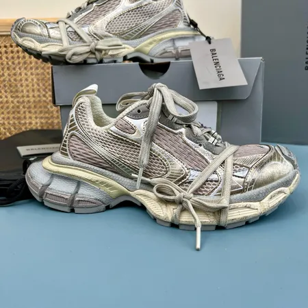 バレンシアガ スニーカー