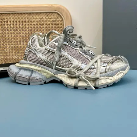 バレンシアガ スニーカー