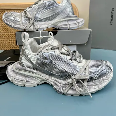 バレンシアガ スニーカー