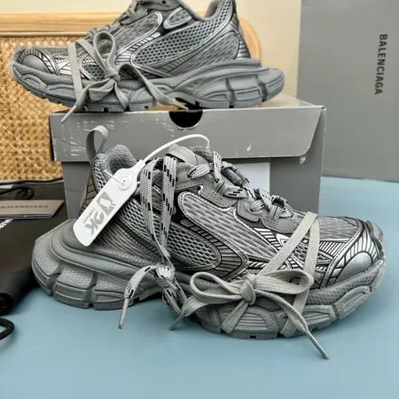 バレンシアガ スニーカー