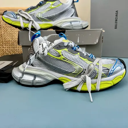 バレンシアガ スニーカー