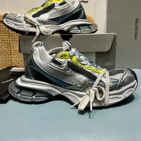 バレンシアガ スニーカー