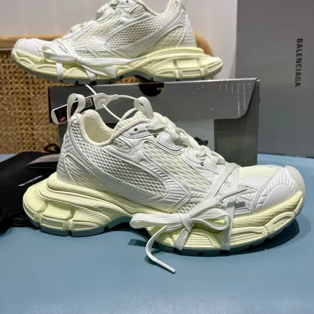 バレンシアガ スニーカー