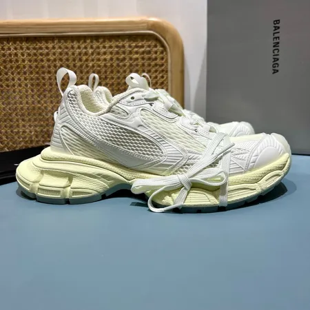 バレンシアガ スニーカー