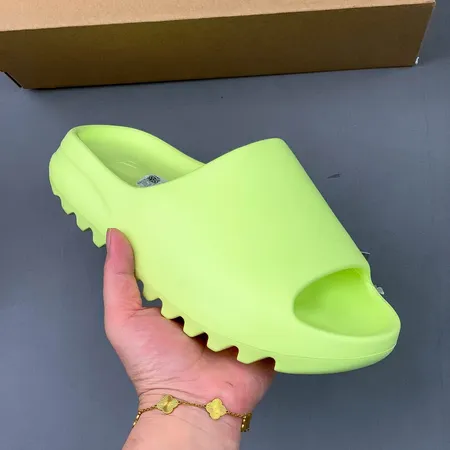 アディダス スリッパ