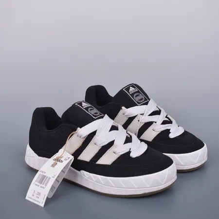 アディダス カジュアルシューズ