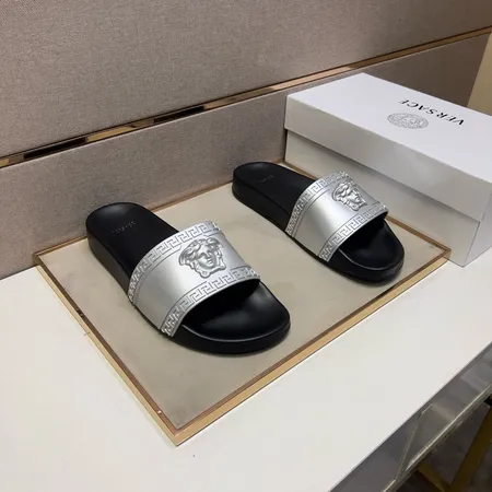 ヴェルサーチ スリッパ