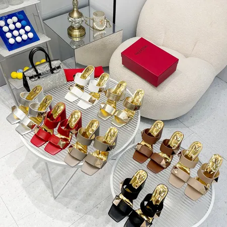 ヴァレンティノ スリッパ