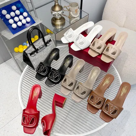 ヴァレンティノ スリッパ