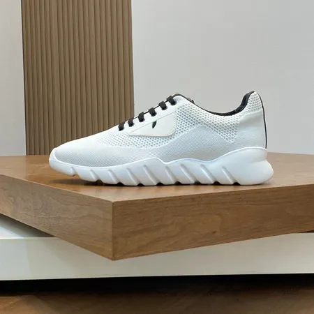 フェンディ スニーカー