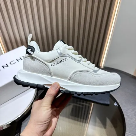 ジバンシィ スニーカー