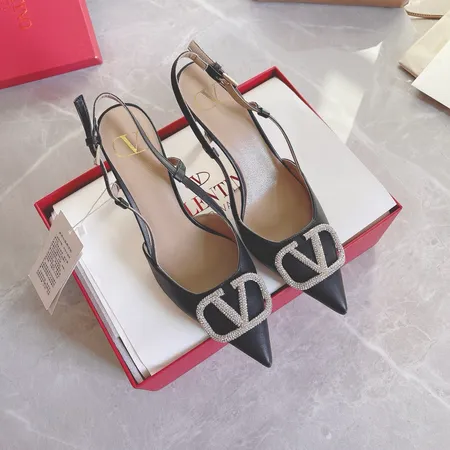 ヴァレンティノ サンダル