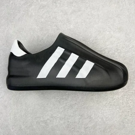 アディダス カジュアルシューズ