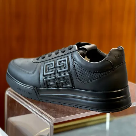 ジバンシィ カジュアルシューズ