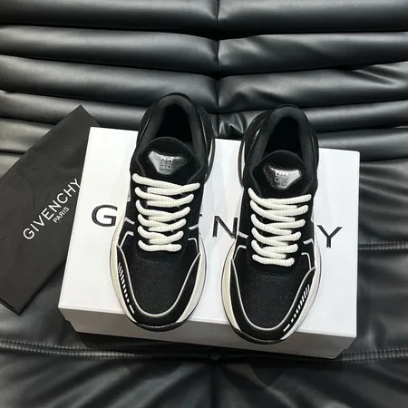 ジバンシィ スニーカー