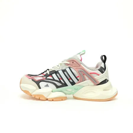 アディダス スニーカー