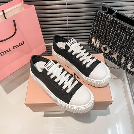 ミュウミュウ カジュアルシューズ