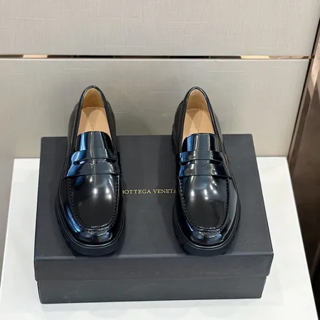 ボッテガ ヴェネタ ビジネスシューズ