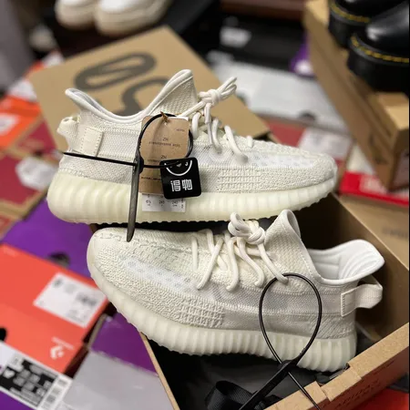 アディダス スニーカー