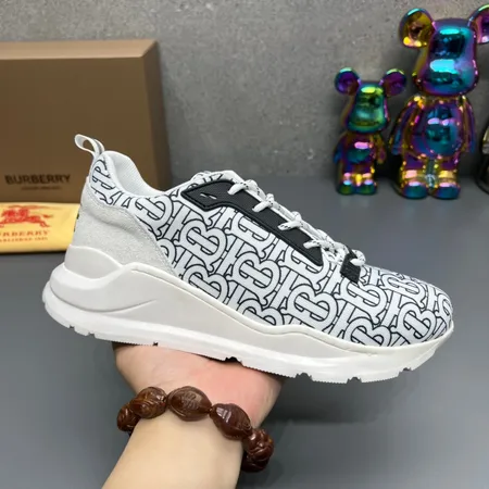 バーバリー ス スニーカー