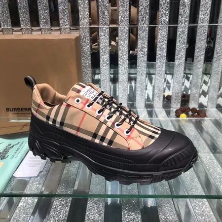 バーバリー ス スニーカー