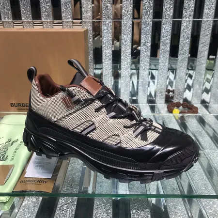 バーバリー ス スニーカー