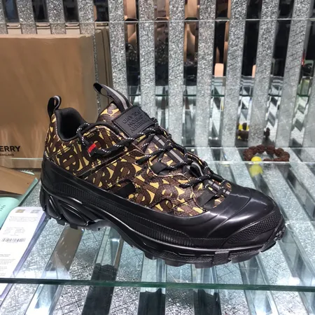 バーバリー ス スニーカー