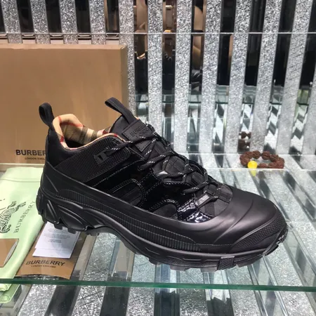 バーバリー ス スニーカー