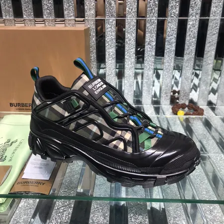 バーバリー ス スニーカー