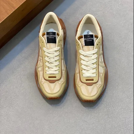 ヴァレンティノ スニーカー