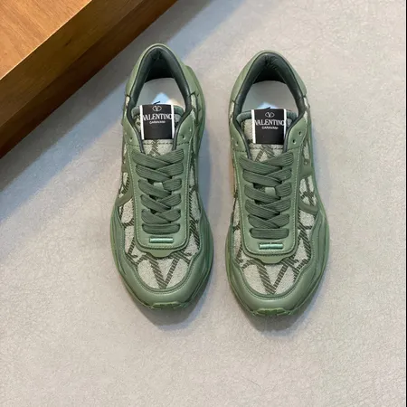 ヴァレンティノ スニーカー