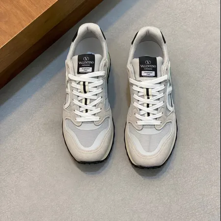 ヴァレンティノ スニーカー
