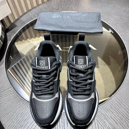 ジバンシィ スニーカー